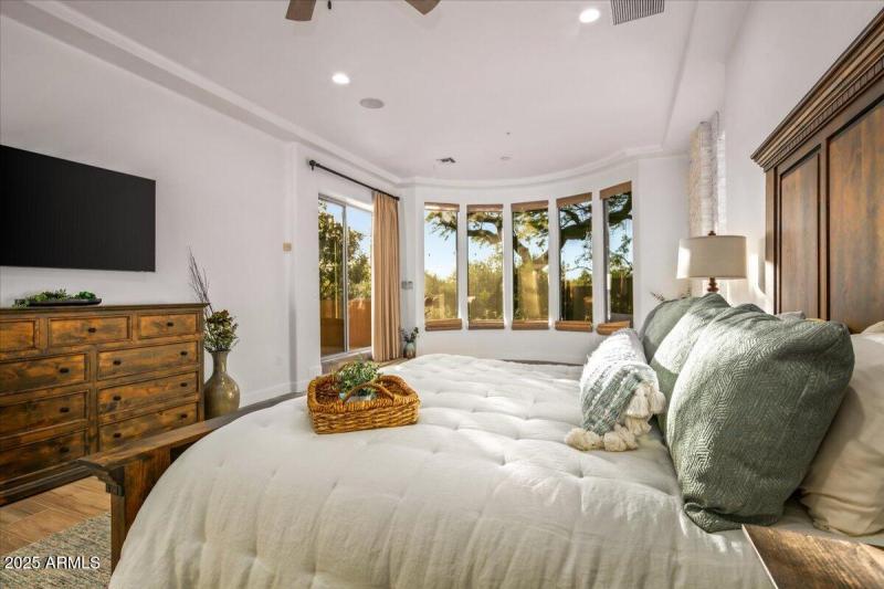 32-Primary Suite Views