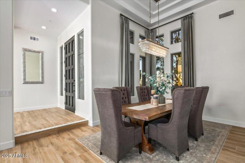 20-Dining Room Views