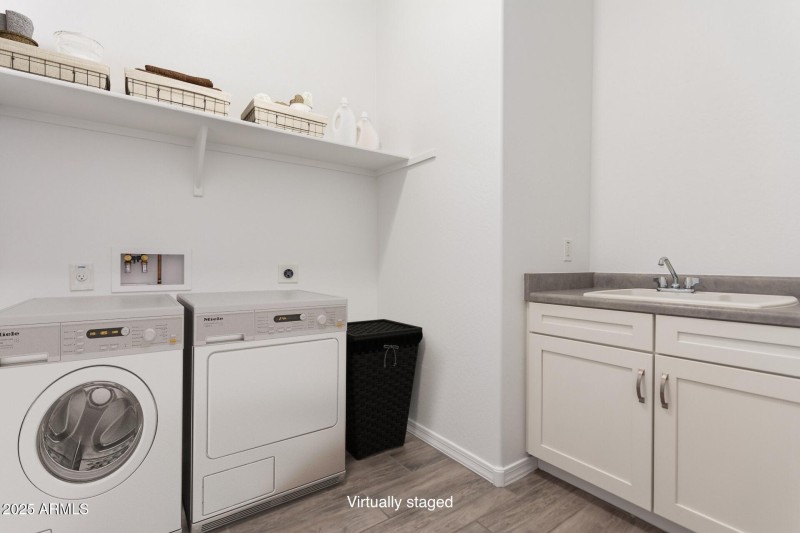 Laundry room/sink