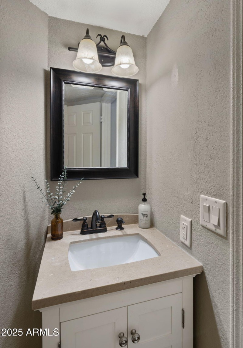 18-web-or-mls-Powder Room