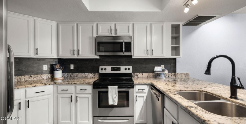 12-web-or-mls-Kitchen3