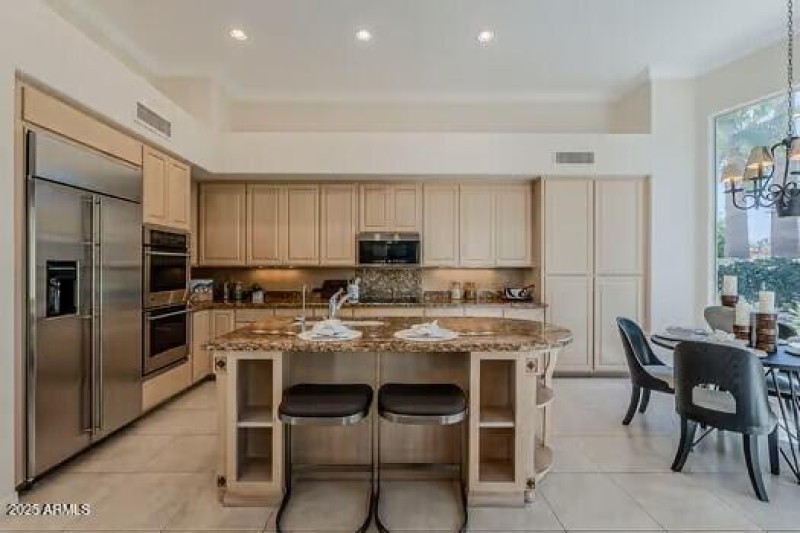 Kitchen and Breakfast Area 2