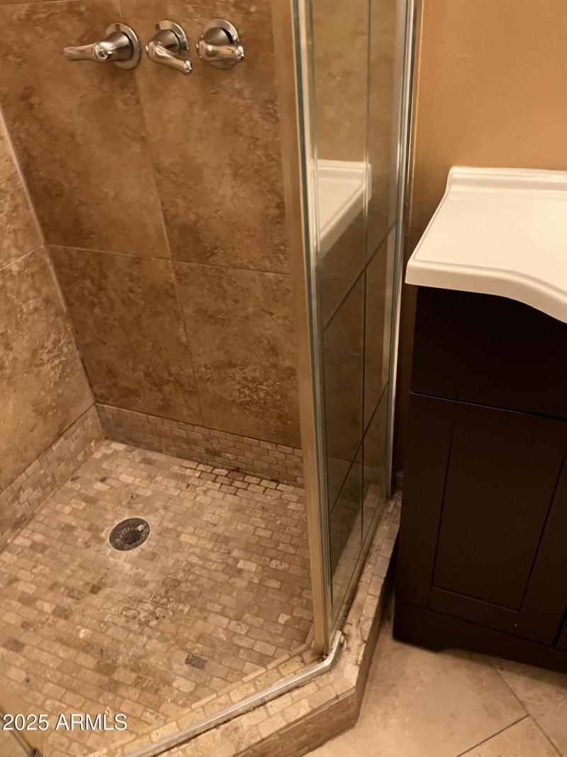 20251002_230838272_iOS