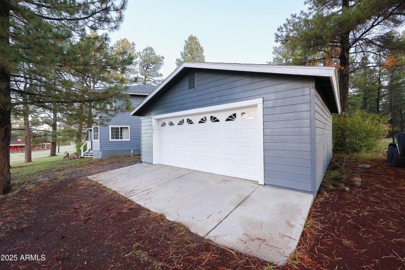 Detached 2 Car Garage