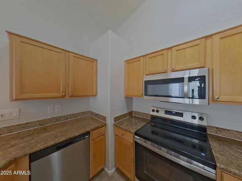 3_pc_qdaibXEkio_6SWhluzmHD_layout_0