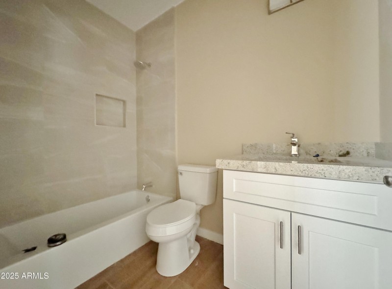 2nd bath/tile surround