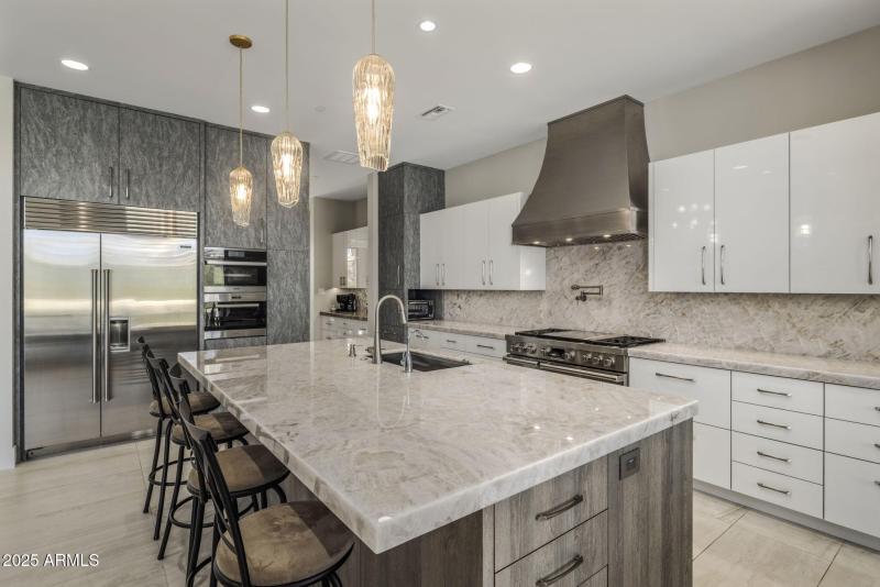 9180 E HAPPY HOLLOW DR