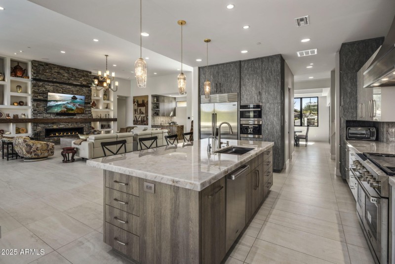 9180 E HAPPY HOLLOW DR