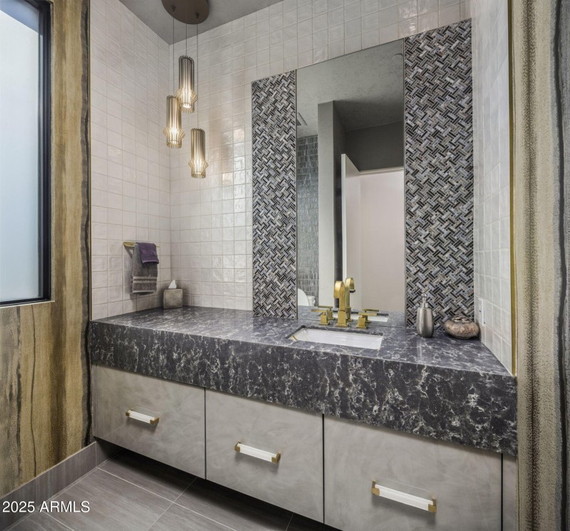 9180 E HAPPY HOLLOW DR