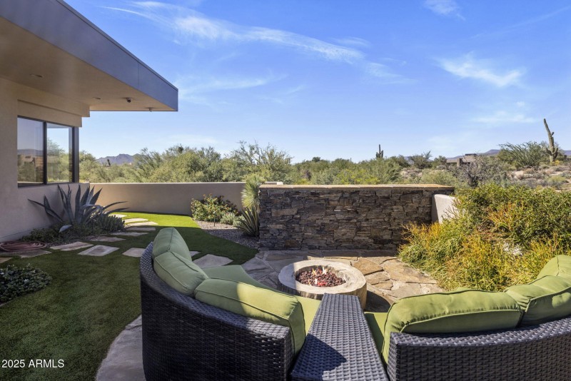 9180 E HAPPY HOLLOW DR