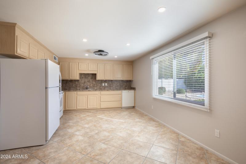 14225 N 39th Way-8