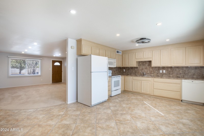 14225 N 39th Way-9