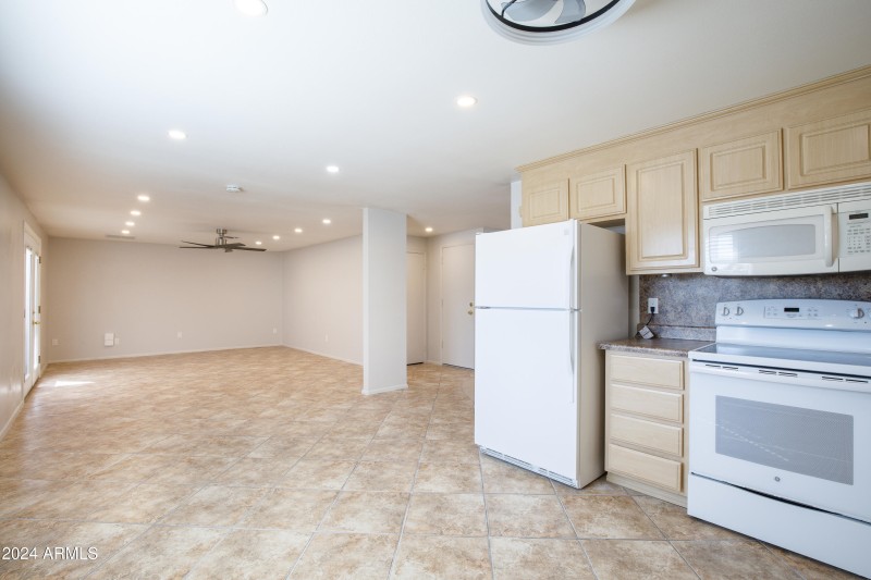 14225 N 39th Way-11
