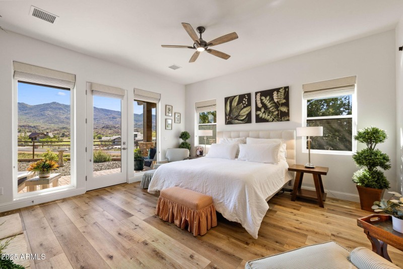 22-Primary Bedroom (1)