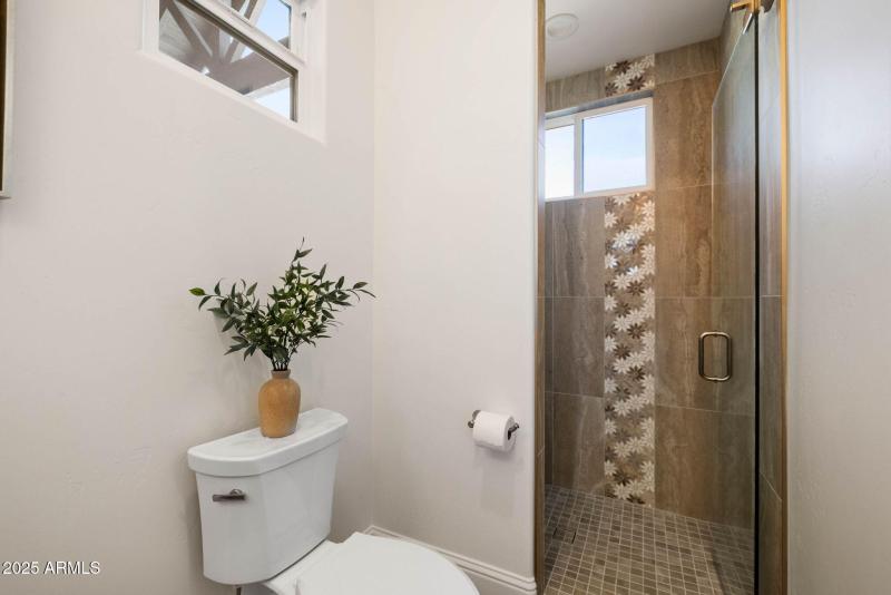 32-Bedroom 2 Ensuite (2)