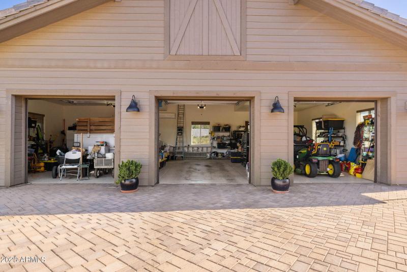 55-Detached Garage and Workshop (2)