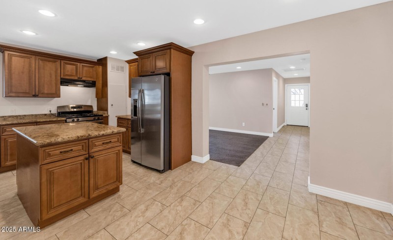 2726 E Fairmount Ave