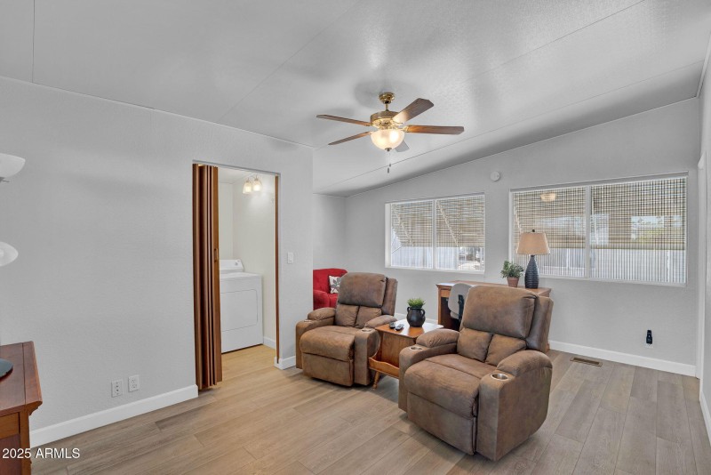 6-web-or-mls-111 S Greenfield Rd 420-4