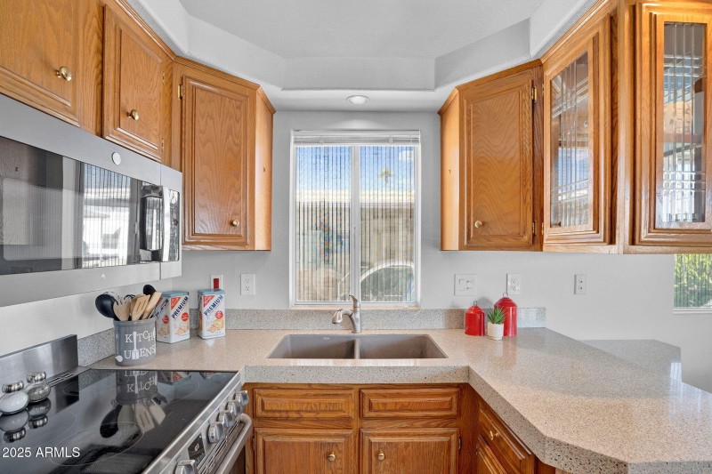 9-web-or-mls-111 S Greenfield Rd 420-13