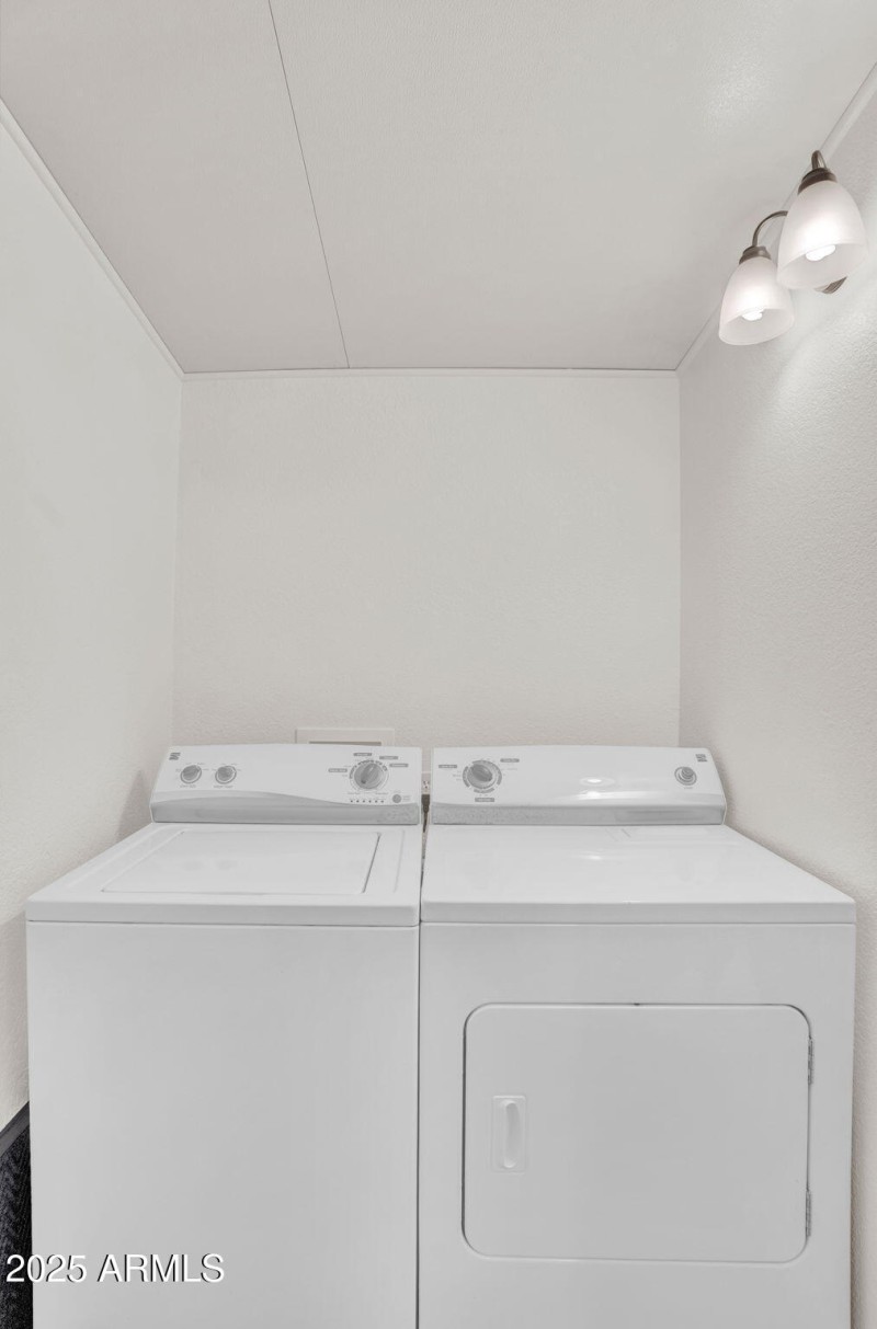 20-web-or-mls-111 S Greenfield Rd 420-20