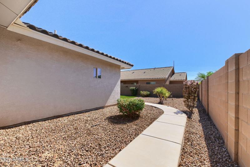 021__11209 E Ocaso Ave