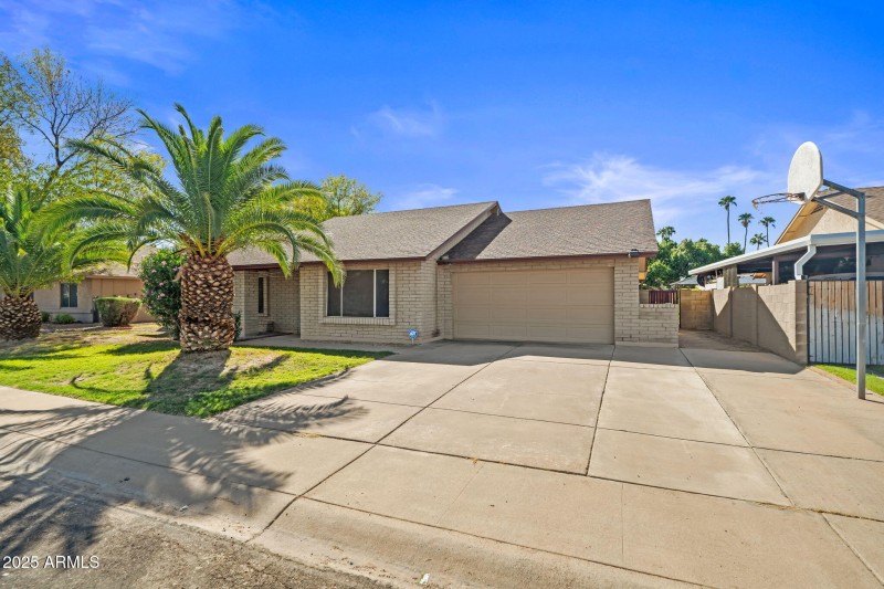 2-web-or-mls-6131 W Desert Hills Dr-