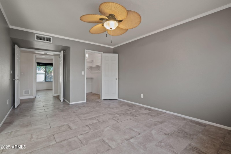 8-web-or-mls-6131 W Desert Hills Dr--23