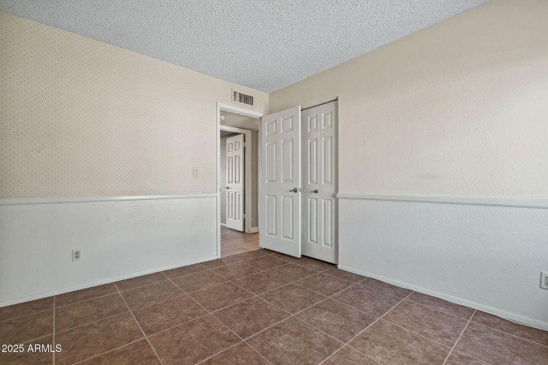 14-web-or-mls-6131 W Desert Hills Dr--29