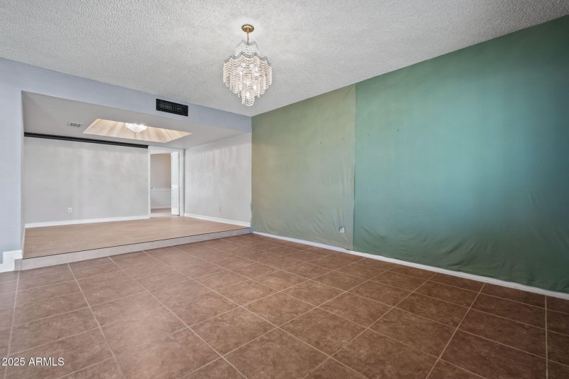 20-web-or-mls-6131 W Desert Hills Dr--39