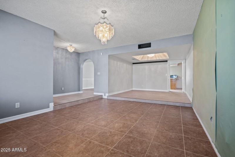 21-web-or-mls-6131 W Desert Hills Dr--40