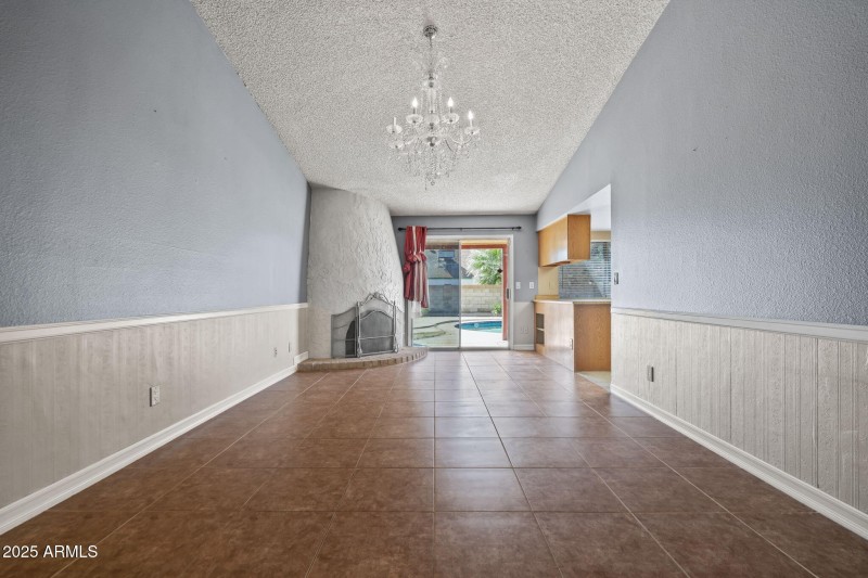 25-web-or-mls-6131 W Desert Hills Dr--34