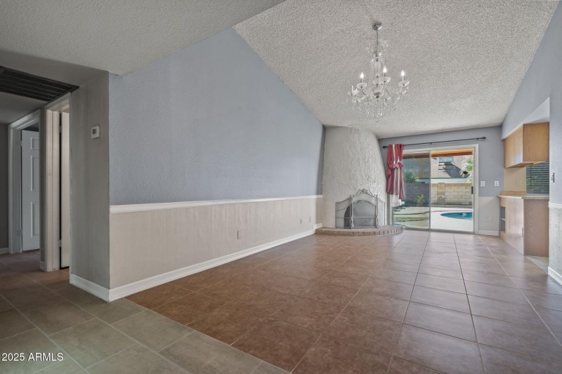 26-web-or-mls-6131 W Desert Hills Dr--35