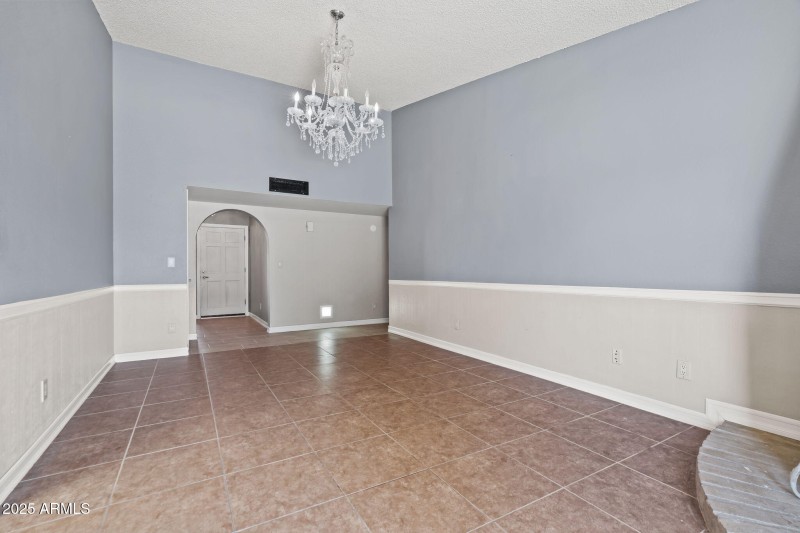 27-web-or-mls-6131 W Desert Hills Dr--36