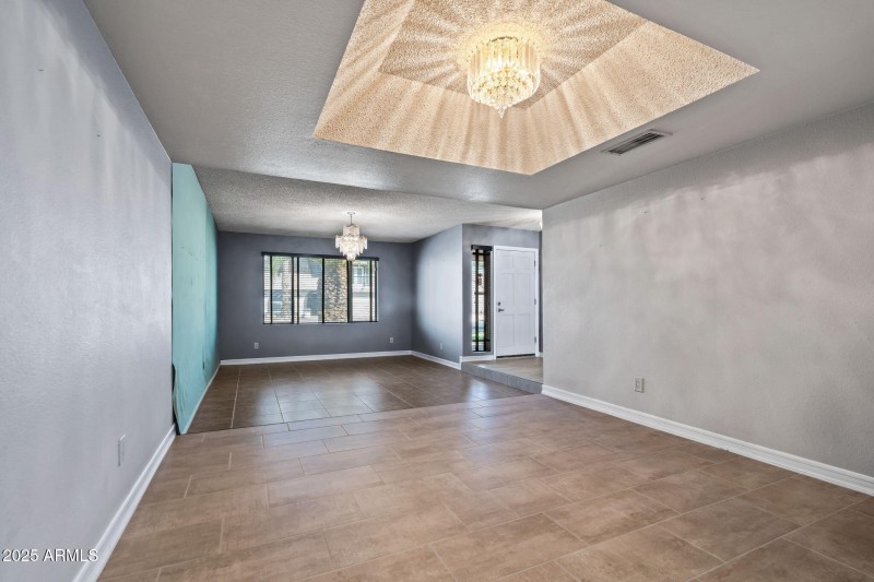 29-web-or-mls-6131 W Desert Hills Dr--43