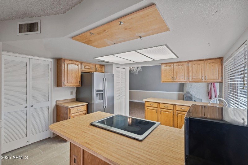 38-web-or-mls-6131 W Desert Hills Dr--53