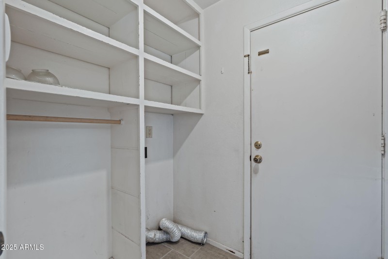 40-web-or-mls-6131 W Desert Hills Dr--55