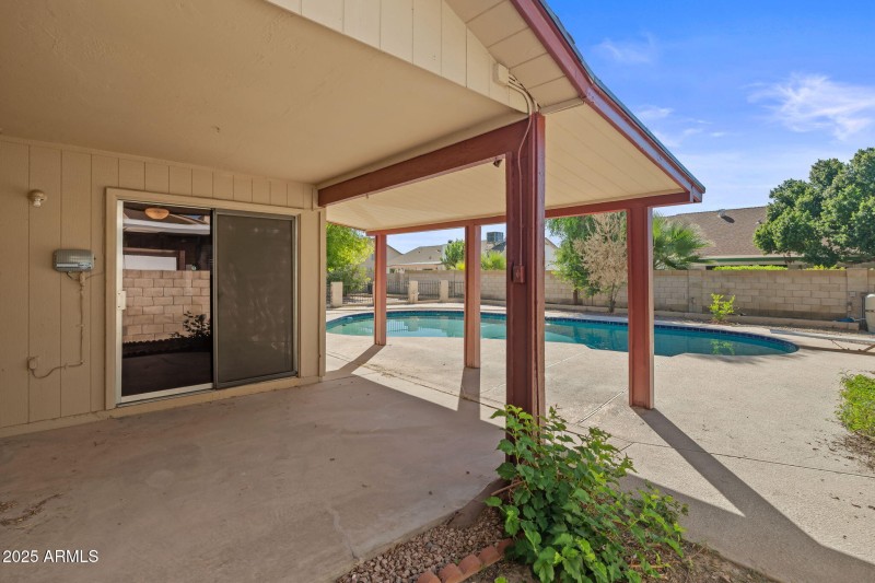 43-web-or-mls-6131 W Desert Hills Dr--7