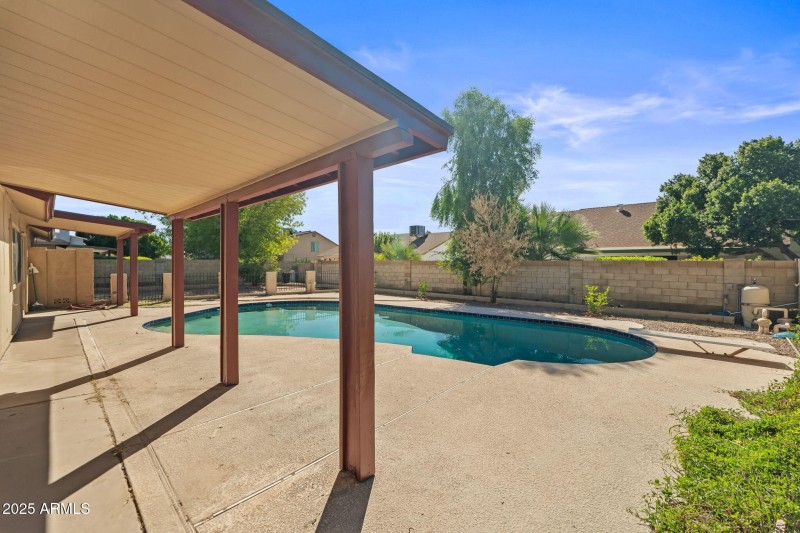 45-web-or-mls-6131 W Desert Hills Dr--9