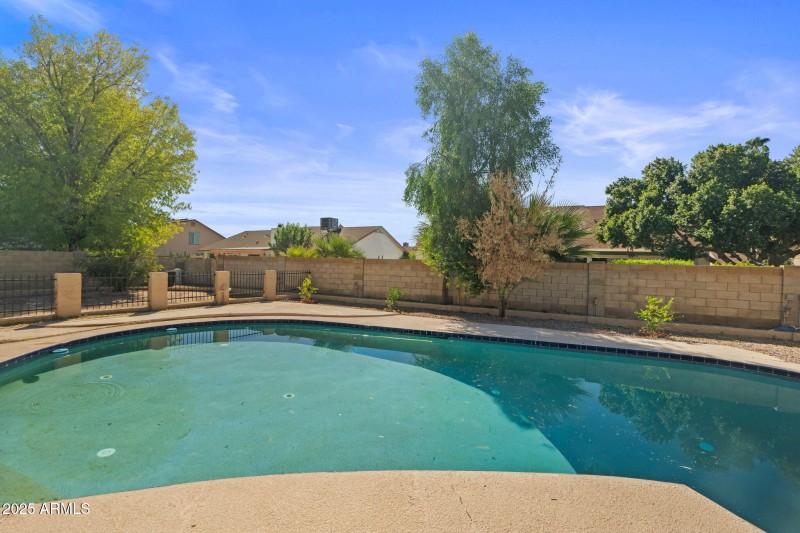 46-web-or-mls-6131 W Desert Hills Dr--10