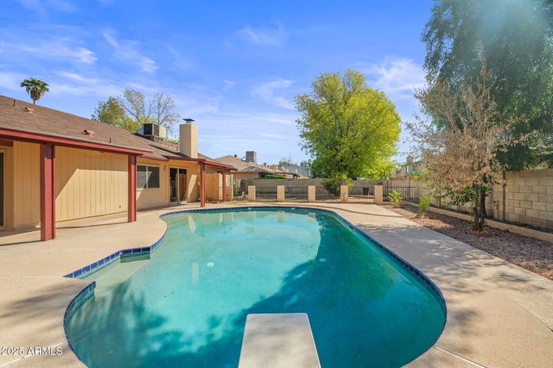 47-web-or-mls-6131 W Desert Hills Dr--11