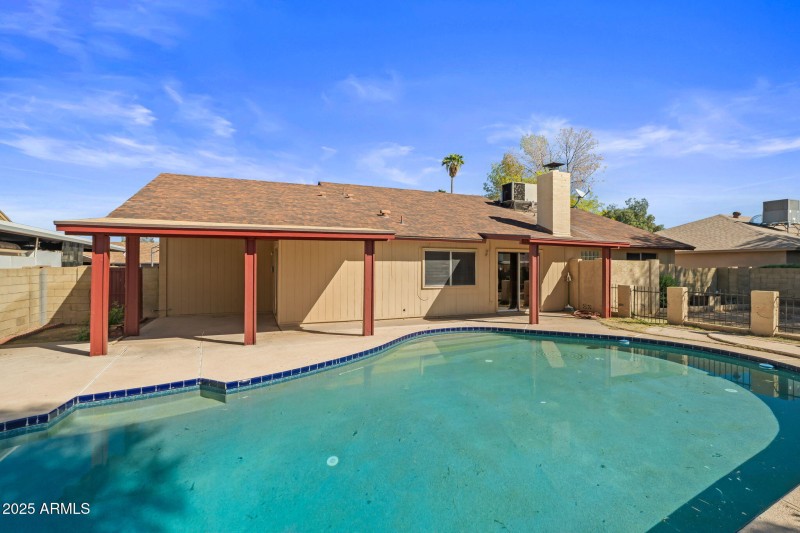 49-web-or-mls-6131 W Desert Hills Dr--13