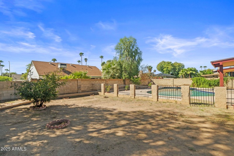 52-web-or-mls-6131 W Desert Hills Dr--16