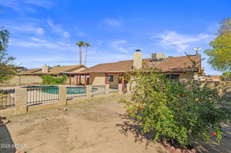 55-web-or-mls-6131 W Desert Hills Dr--19