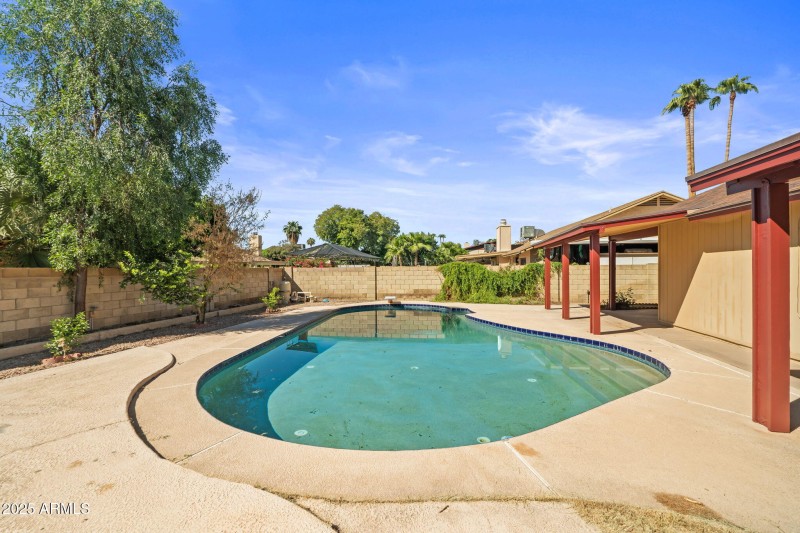 56-web-or-mls-6131 W Desert Hills Dr--20