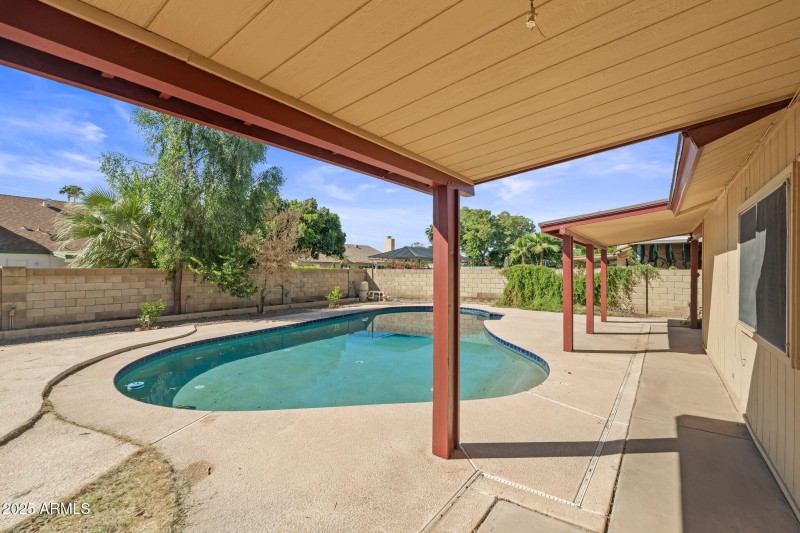 57-web-or-mls-6131 W Desert Hills Dr--21