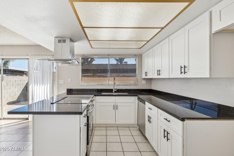 9-web-or-mls-5742-n-43rd-dr