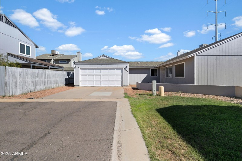 1-web-or-mls-7039 S 41st Pl-1