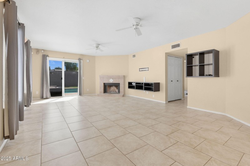 5-web-or-mls-7039 S 41st Pl-5