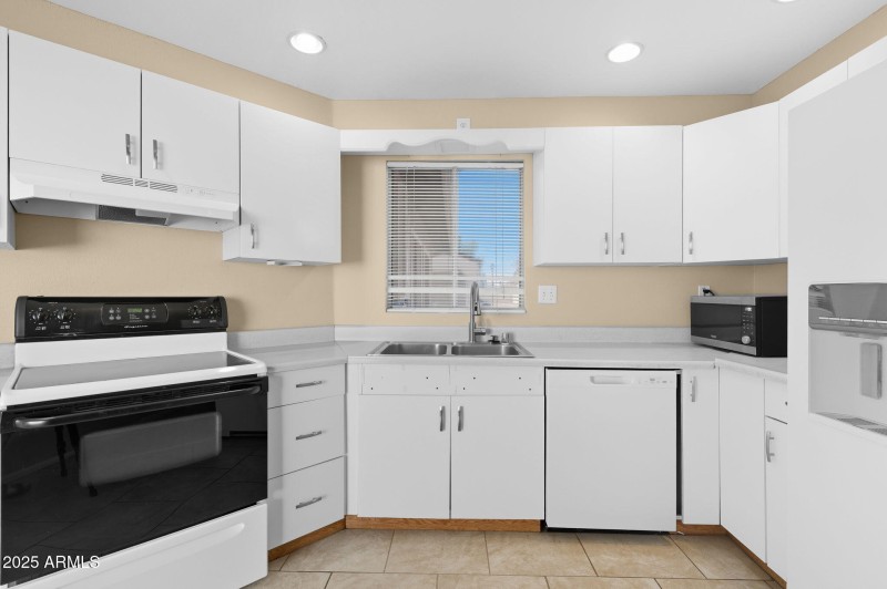 8-web-or-mls-7039 S 41st Pl-8