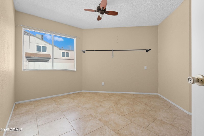 16-web-or-mls-7039 S 41st Pl-16